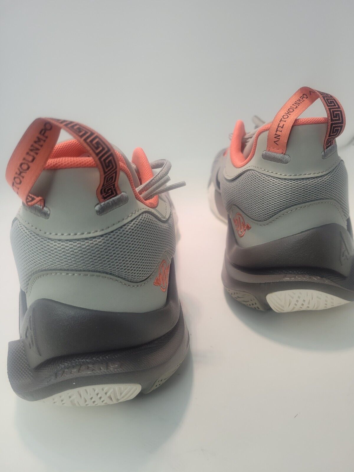 .  耐克Nike Air Flight 89 防滑耐磨减震中帮复古篮球鞋白黑红