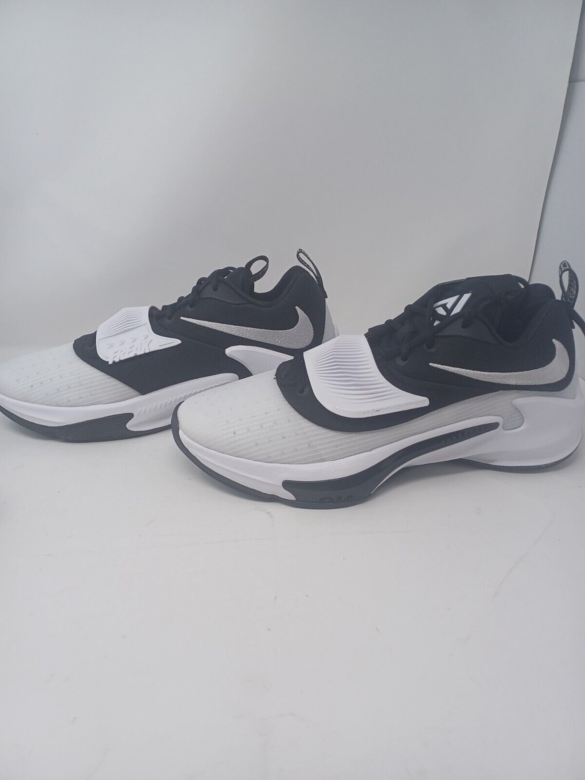 Brand New Nike Zoom Freak 3 Basketball Shoe Black-White  Unisex Shoes DM7378001